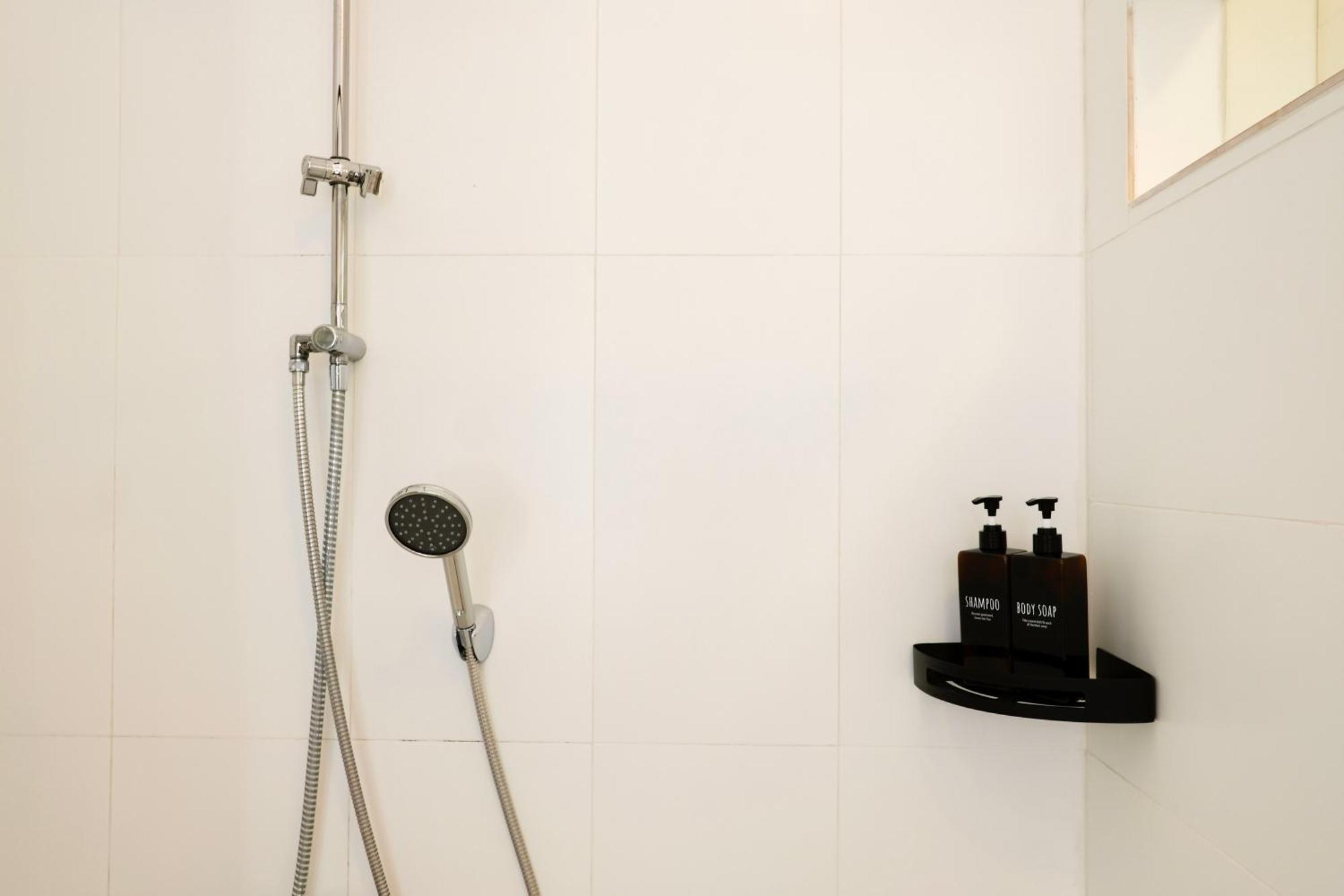 Stilvolles Apartment In Zentraler Lage - Free Parking Graz Bagian luar foto