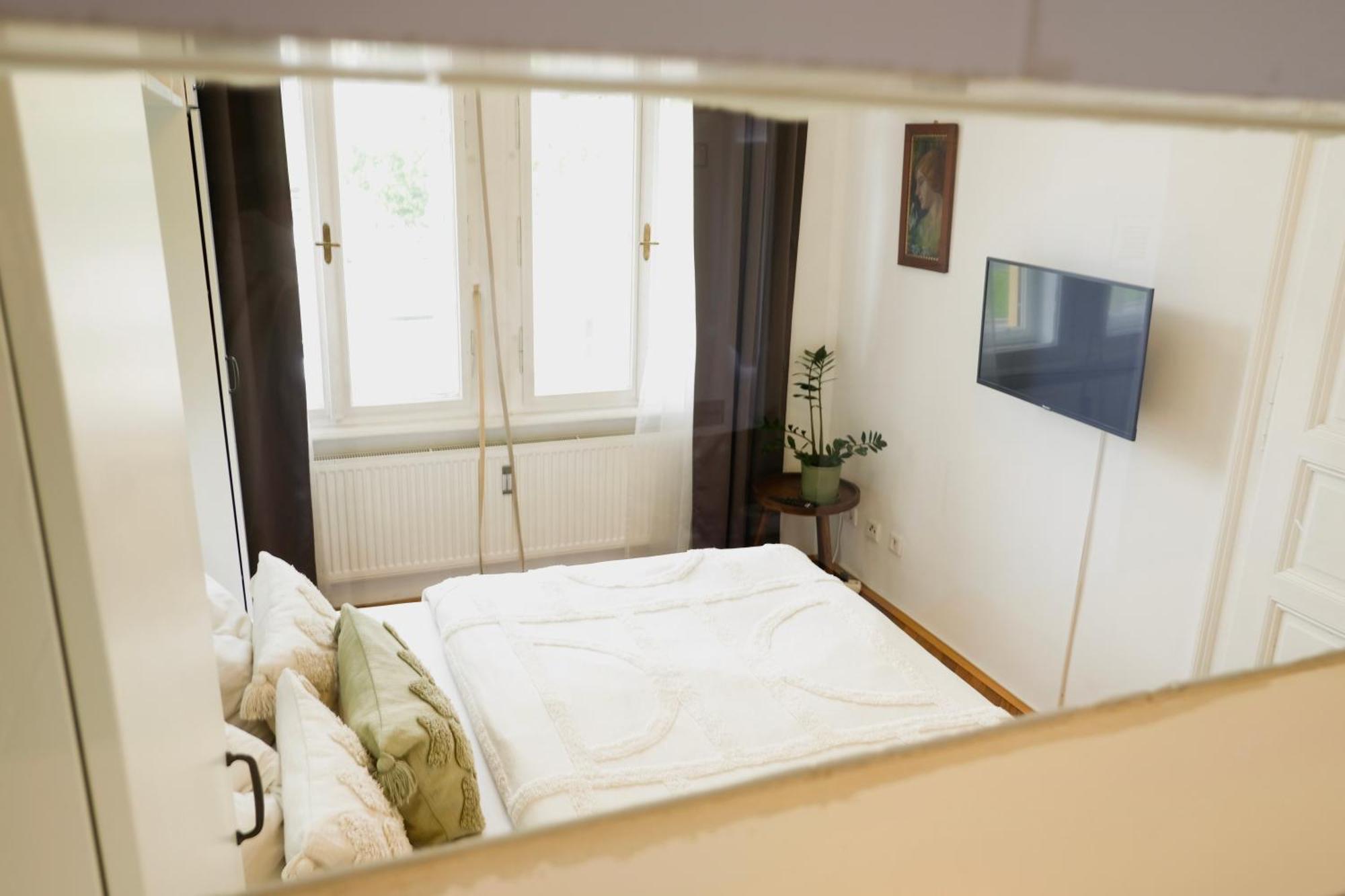 Stilvolles Apartment In Zentraler Lage - Free Parking Graz Bagian luar foto