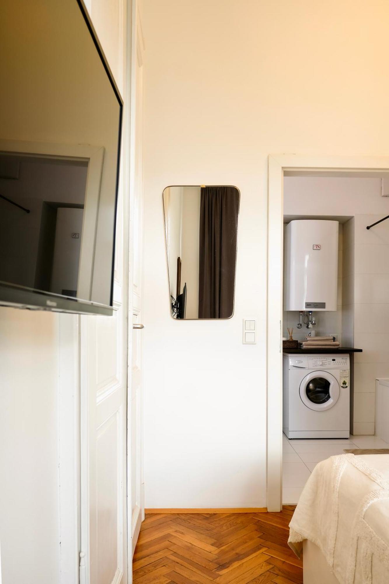 Stilvolles Apartment In Zentraler Lage - Free Parking Graz Bagian luar foto